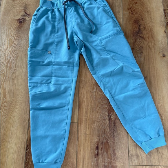 Fabletics Wave Scrub Set - Picture 4 of 5